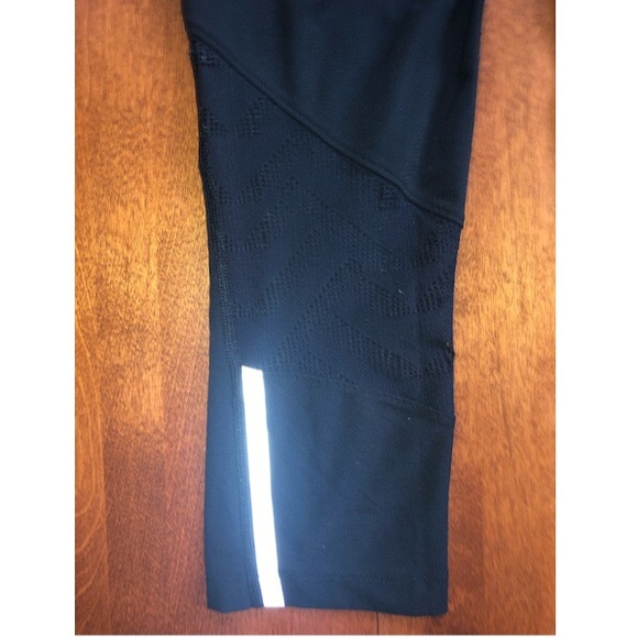 UA Cropped Leggings - Picture 4 of 8